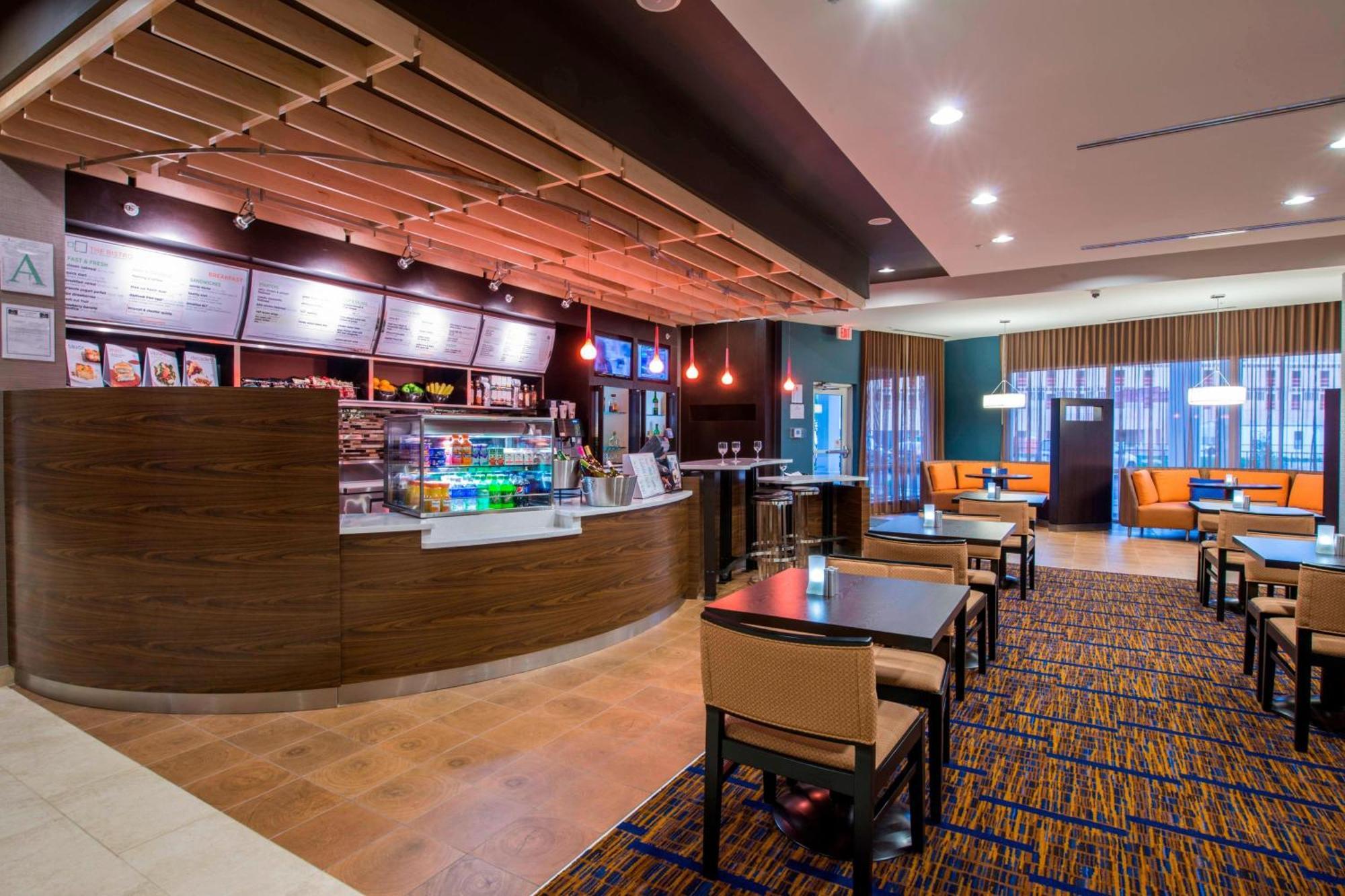 Courtyard By Marriott Columbus Hotel Exterior foto